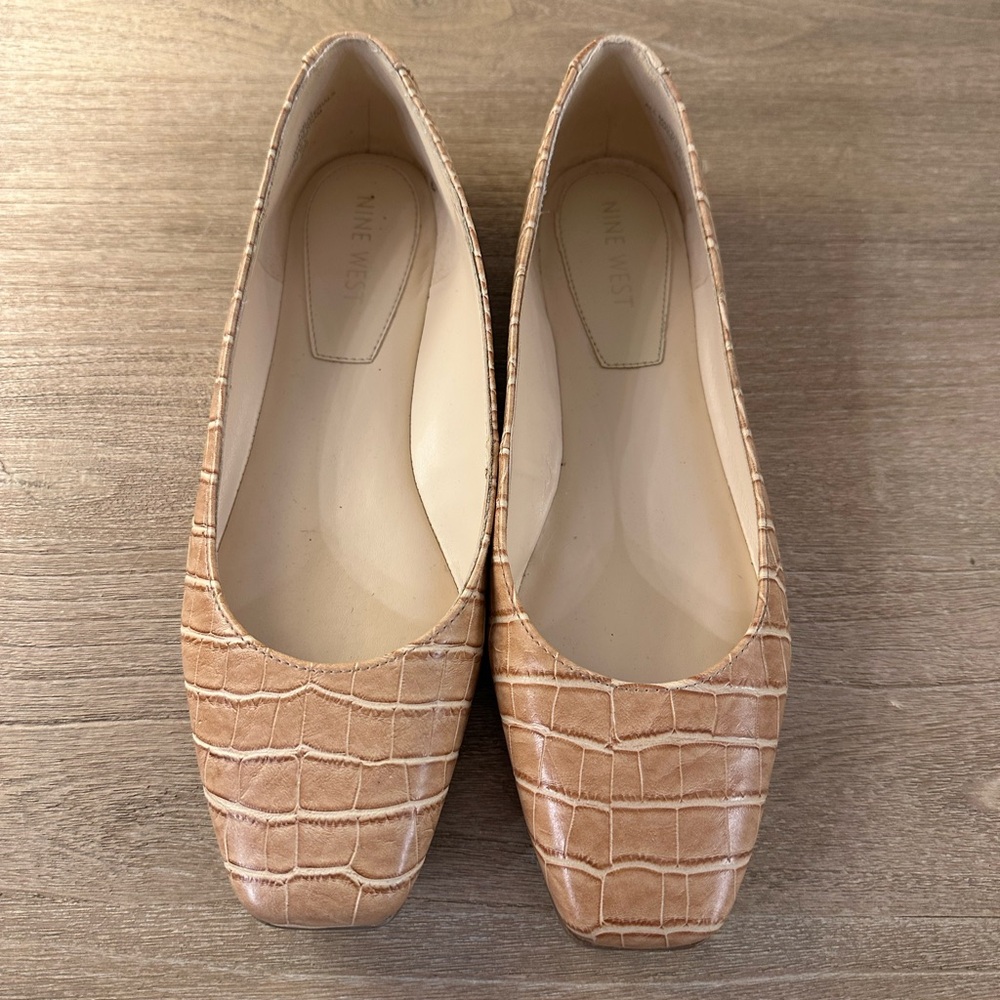 Like new Nine West square toe faux crocodile tan flats